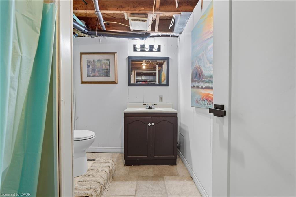 4 Manning Street, St. Catharines, ON - Indoor Photo Showing Bathroom