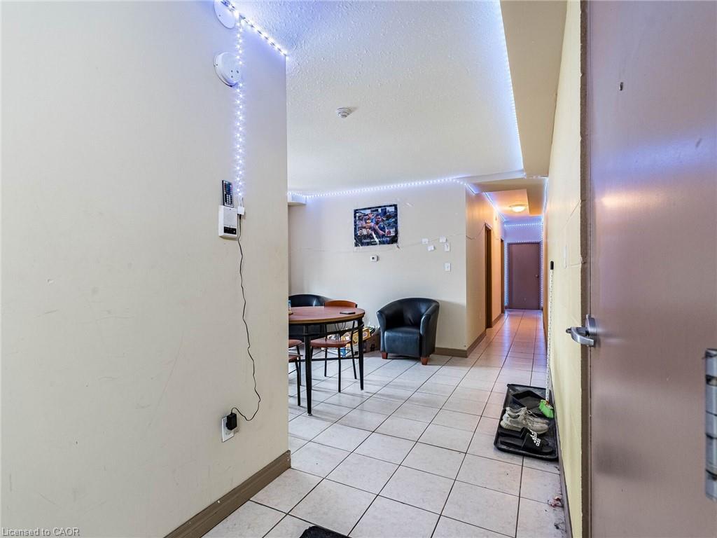 203-251 Lester Street, Waterloo, ON - Indoor
