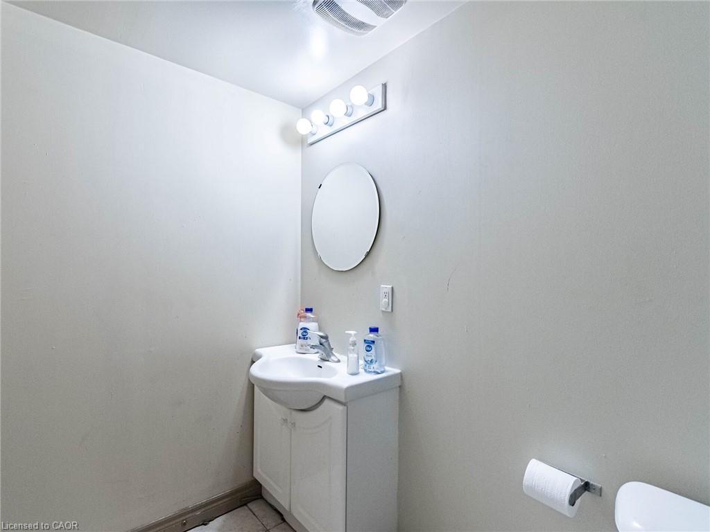 203-251 Lester Street, Waterloo, ON - Indoor Photo Showing Bathroom