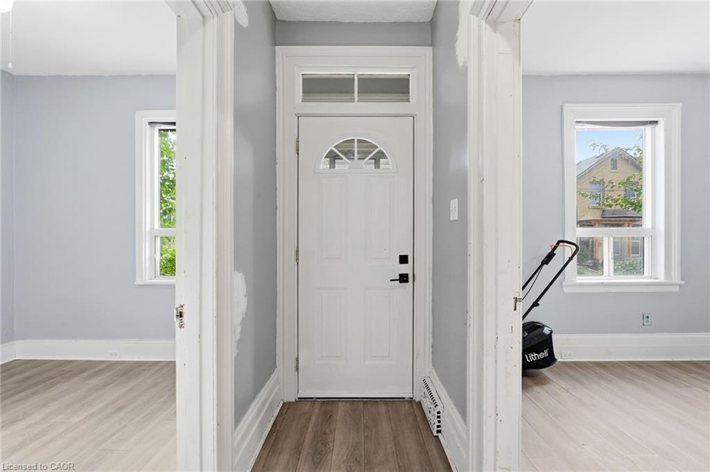 117 Ray Street N, Hamilton, ON - Indoor Photo Showing Other Room