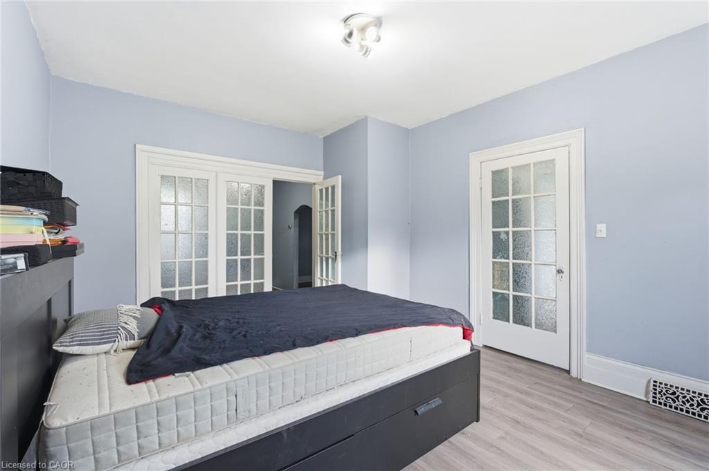 117 Ray Street N, Hamilton, ON - Indoor Photo Showing Bedroom