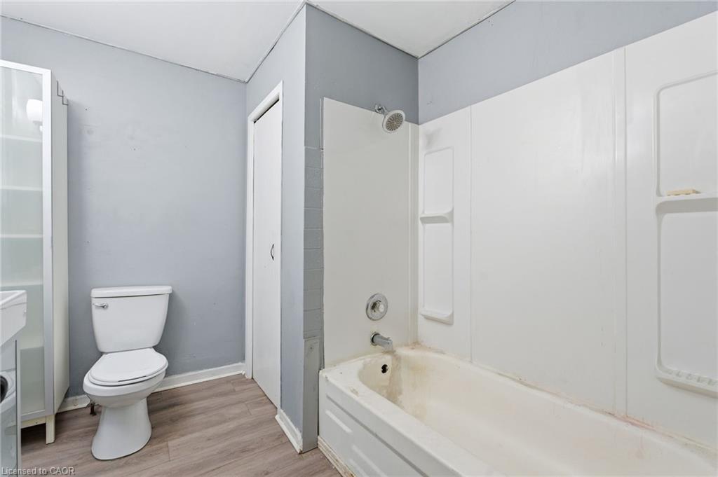 117 Ray Street N, Hamilton, ON - Indoor Photo Showing Bathroom