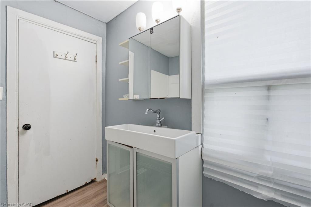 117 Ray Street N, Hamilton, ON - Indoor