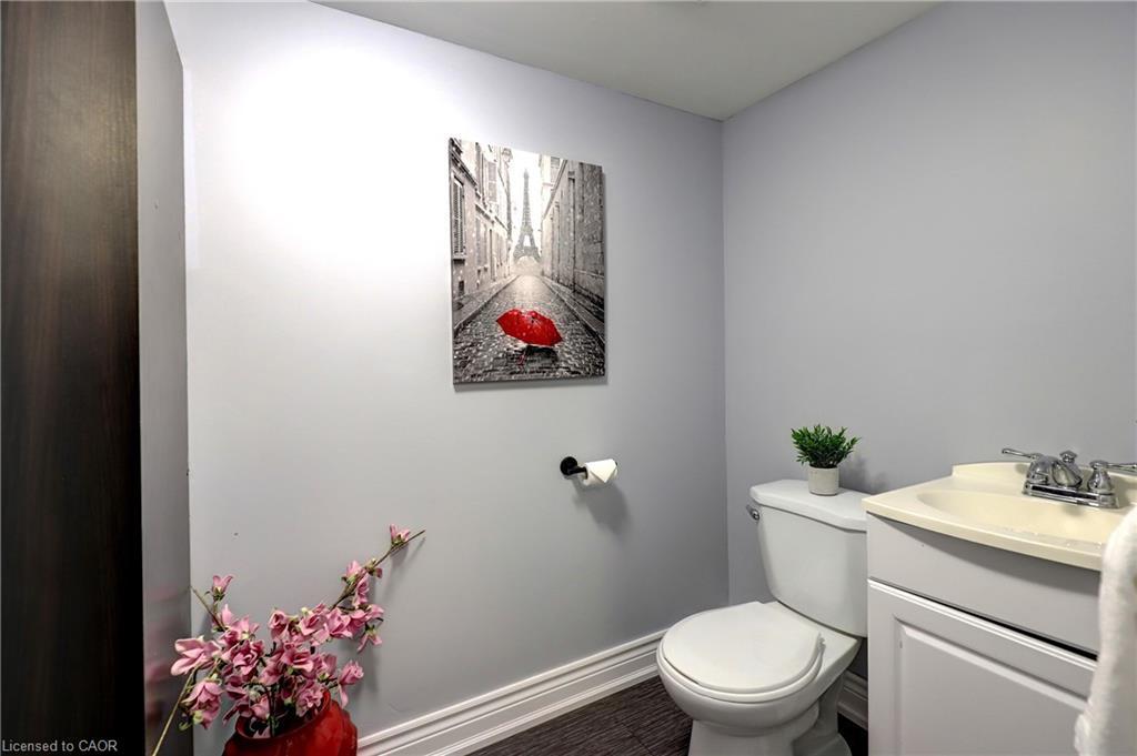 21 Mullin Drive, Guelph, ON - Indoor Photo Showing Bathroom