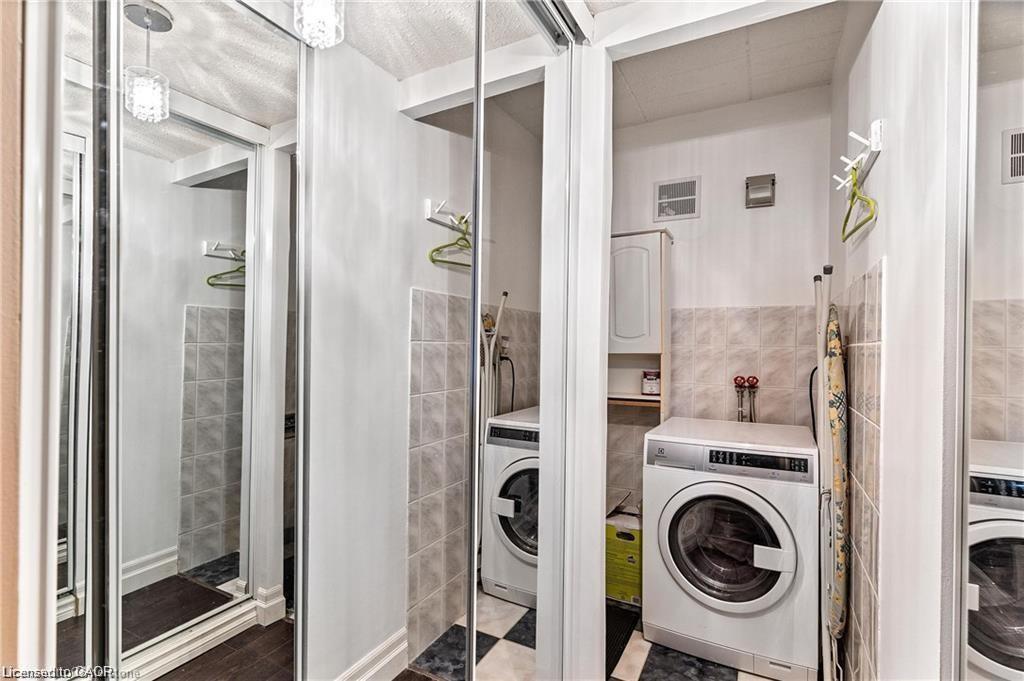 310-6 Walton Avenue, Kitchener, ON - Indoor Photo Showing Laundry Room