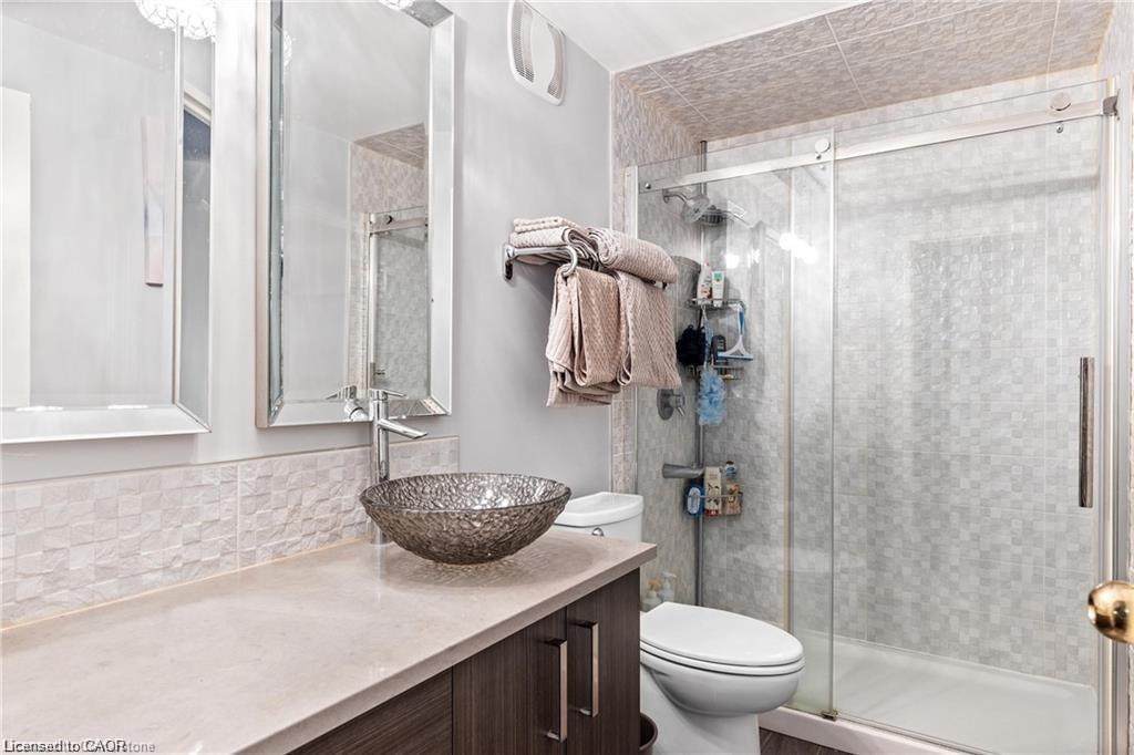 310-6 Walton Avenue, Kitchener, ON - Indoor Photo Showing Bathroom