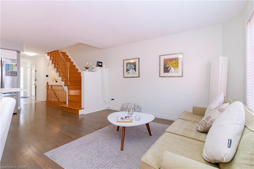 8A Hainer Street, St. Catharines, ON - Indoor Photo Showing Living Room