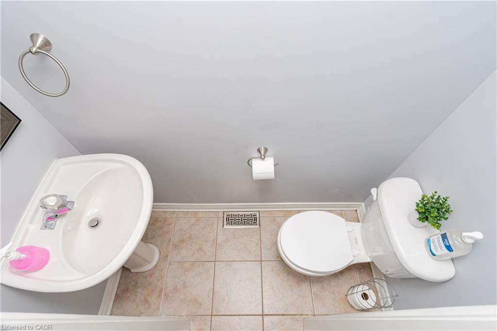 8A Hainer Street, St. Catharines, ON - Indoor Photo Showing Bathroom