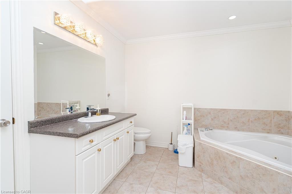 8A Hainer Street, St. Catharines, ON - Indoor Photo Showing Bathroom