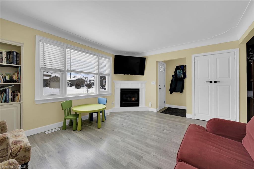 62 Knoll Street, Port Colborne, ON - Indoor Photo Showing Living Room With Fireplace