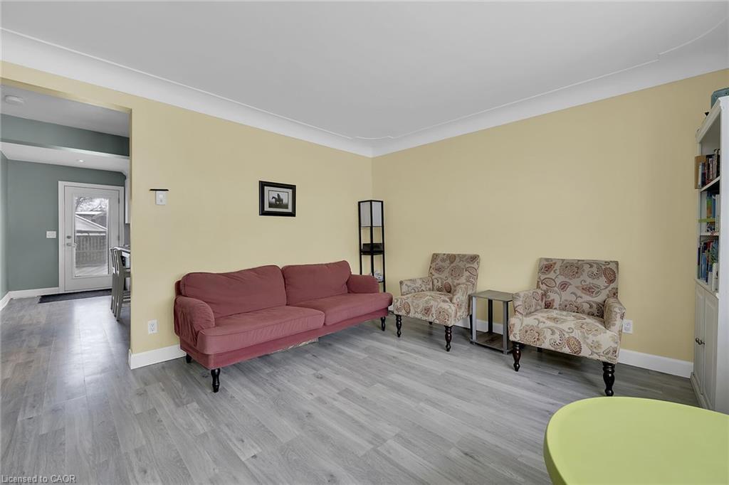 62 Knoll Street, Port Colborne, ON - Indoor Photo Showing Living Room