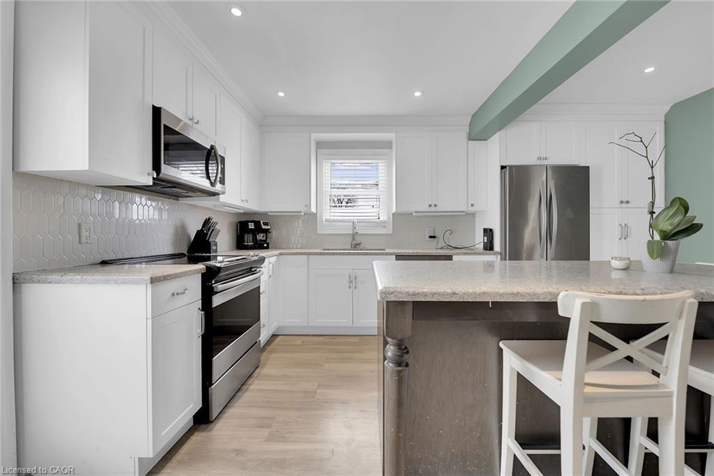 62 Knoll Street, Port Colborne, ON - Indoor Photo Showing Kitchen