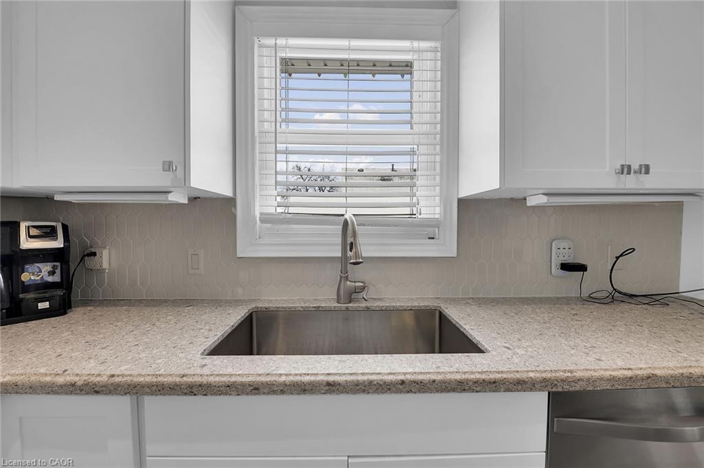 62 Knoll Street, Port Colborne, ON - Indoor Photo Showing Kitchen