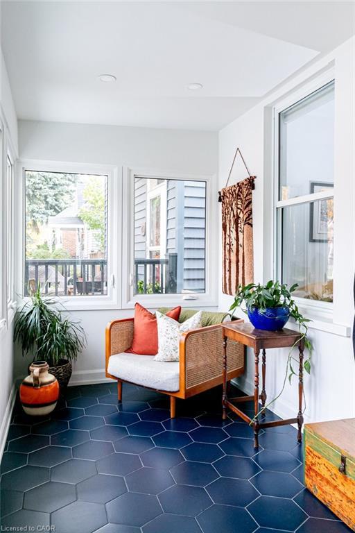 47 Tom Street, Hamilton, ON - Indoor Photo Showing Living Room