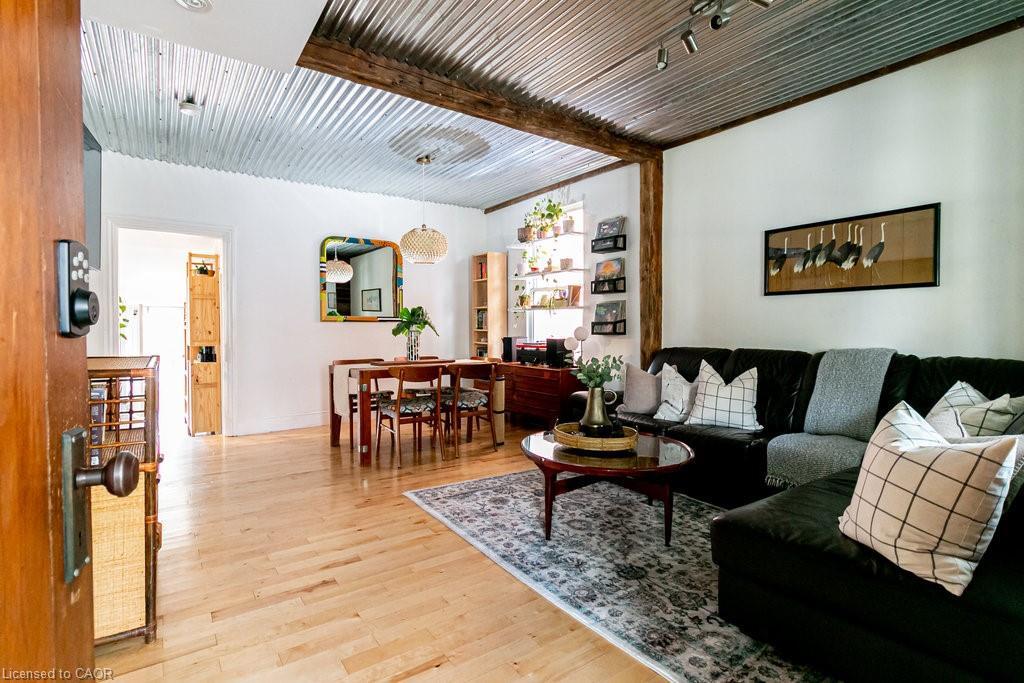 47 Tom Street, Hamilton, ON - Indoor Photo Showing Living Room