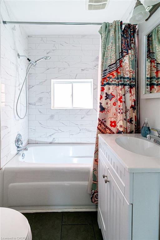 47 Tom Street, Hamilton, ON - Indoor Photo Showing Bathroom