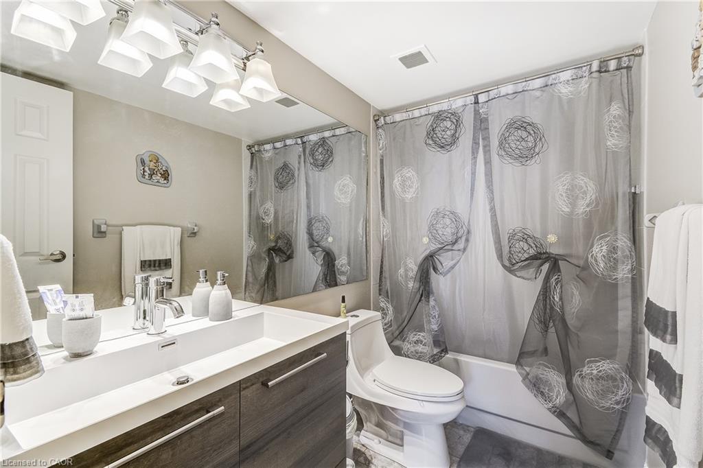 510-495 Highway No. 8, Hamilton, ON - Indoor Photo Showing Bathroom