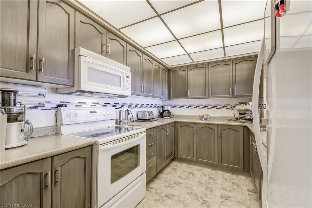510-495 Highway No. 8, Hamilton, ON - Indoor Photo Showing Kitchen