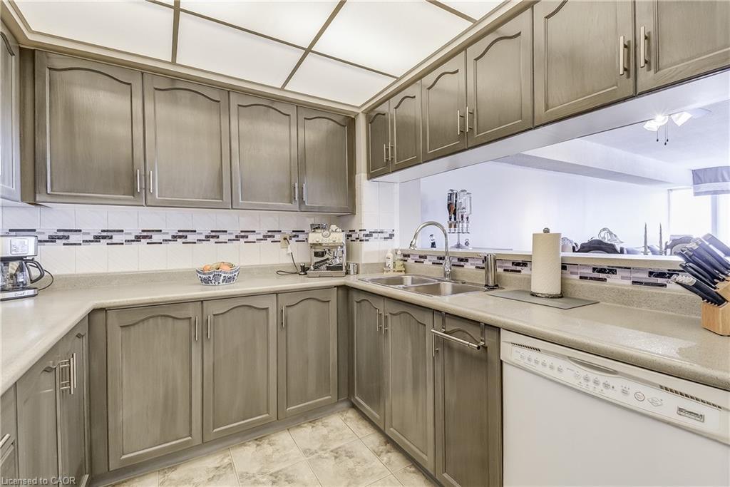 510-495 Highway No. 8, Hamilton, ON - Indoor Photo Showing Kitchen With Double Sink