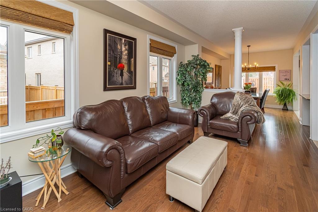 67 Forsyth Crescent, Barrie, ON - Indoor Photo Showing Living Room