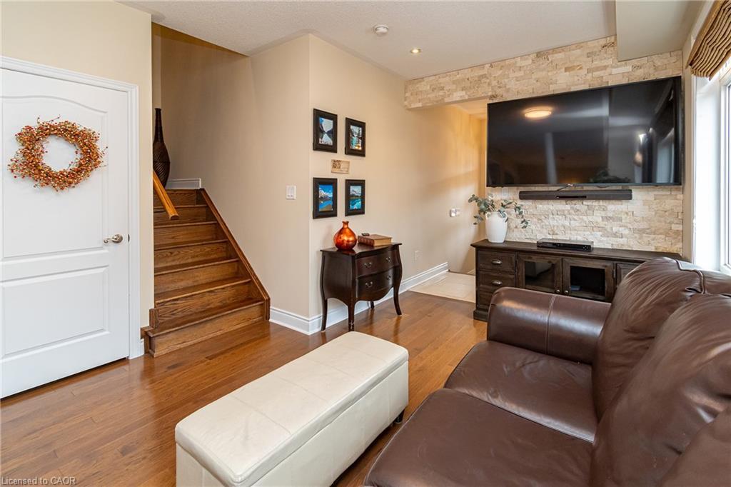 67 Forsyth Crescent, Barrie, ON - Indoor Photo Showing Living Room