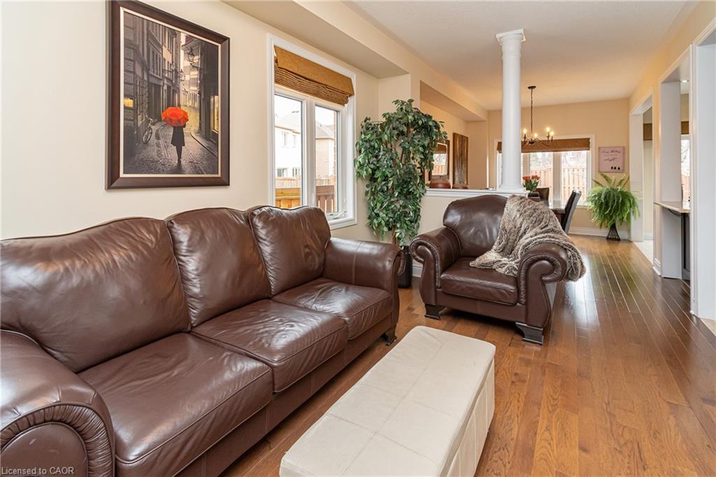 67 Forsyth Crescent, Barrie, ON - Indoor Photo Showing Living Room