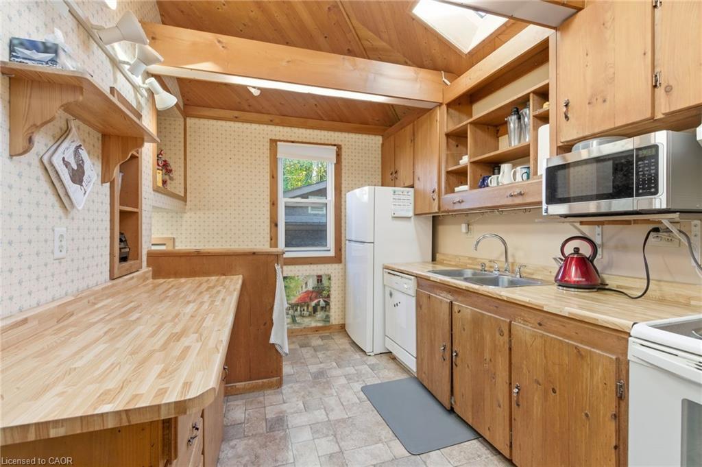 267 Thayer Avenue, Hamilton, ON - Indoor Photo Showing Kitchen With Double Sink