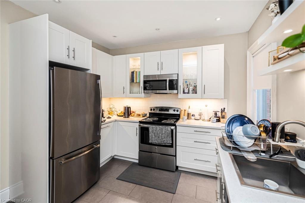 319 Hunter Street W, Hamilton, ON - Indoor Photo Showing Kitchen