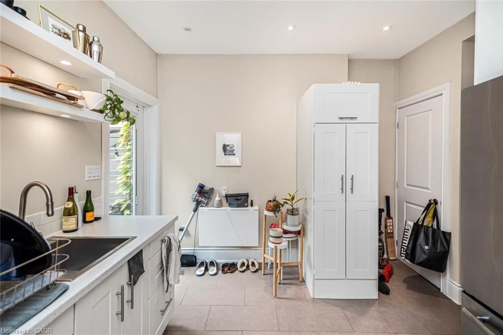 319 Hunter Street W, Hamilton, ON - Indoor Photo Showing Other Room