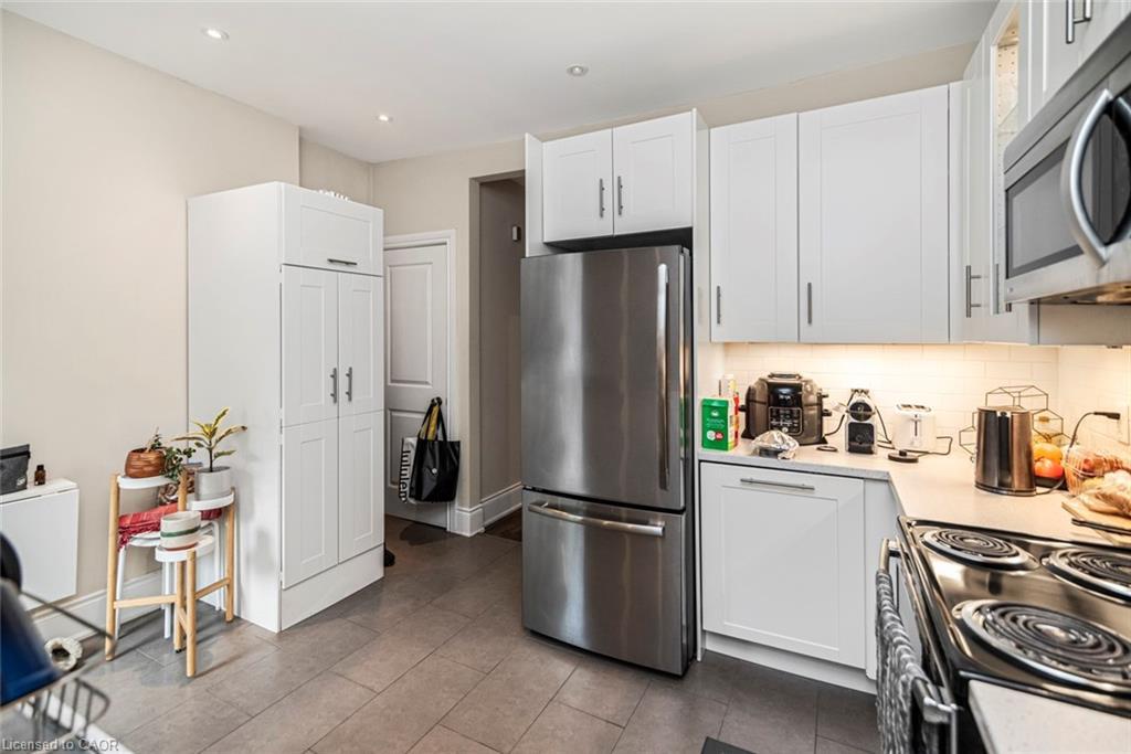 319 Hunter Street W, Hamilton, ON - Indoor Photo Showing Kitchen