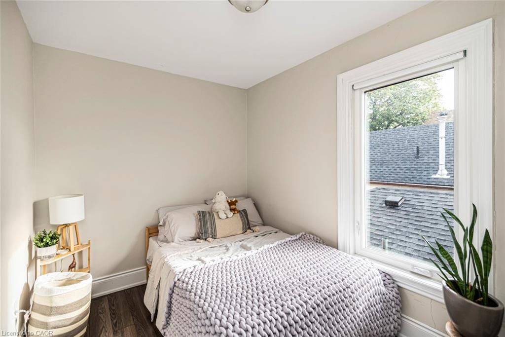 319 Hunter Street W, Hamilton, ON - Indoor Photo Showing Bedroom