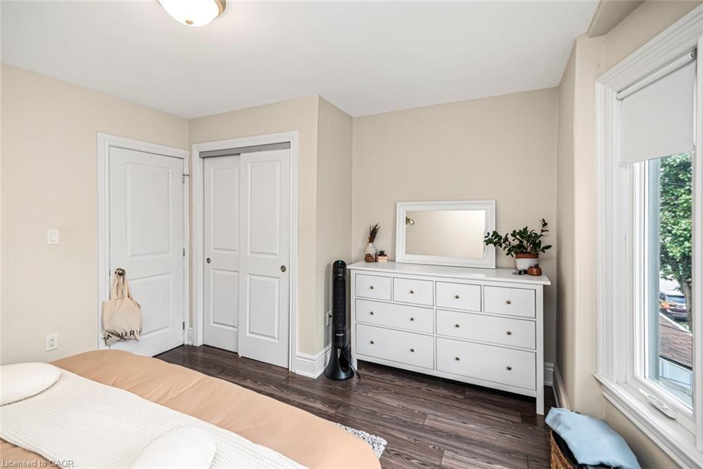 319 Hunter Street W, Hamilton, ON - Indoor Photo Showing Bedroom