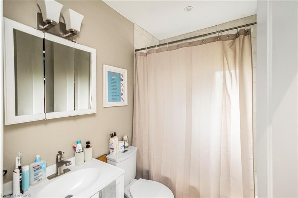 319 Hunter Street W, Hamilton, ON - Indoor Photo Showing Bathroom