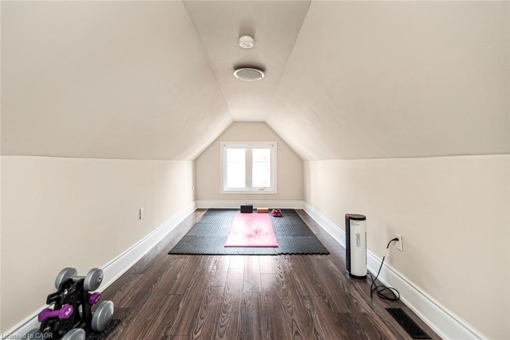 319 Hunter Street W, Hamilton, ON - Indoor Photo Showing Other Room