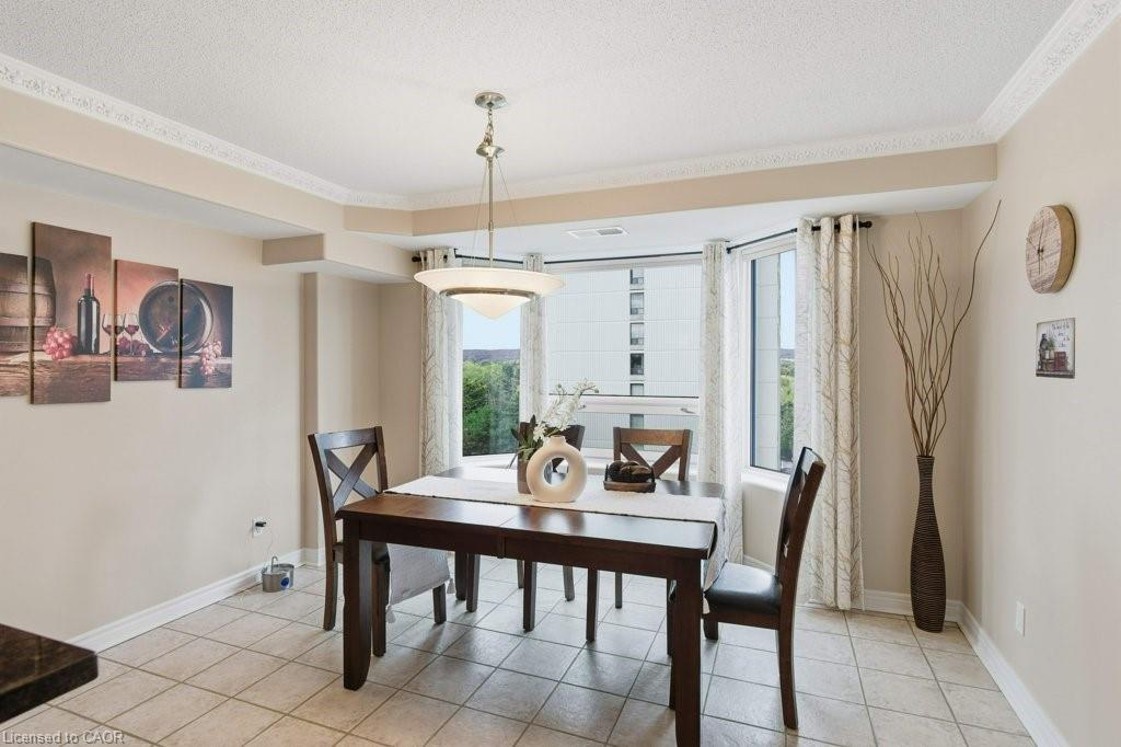 803-1272 Ontario Street, Burlington, ON - Indoor Photo Showing Dining Room