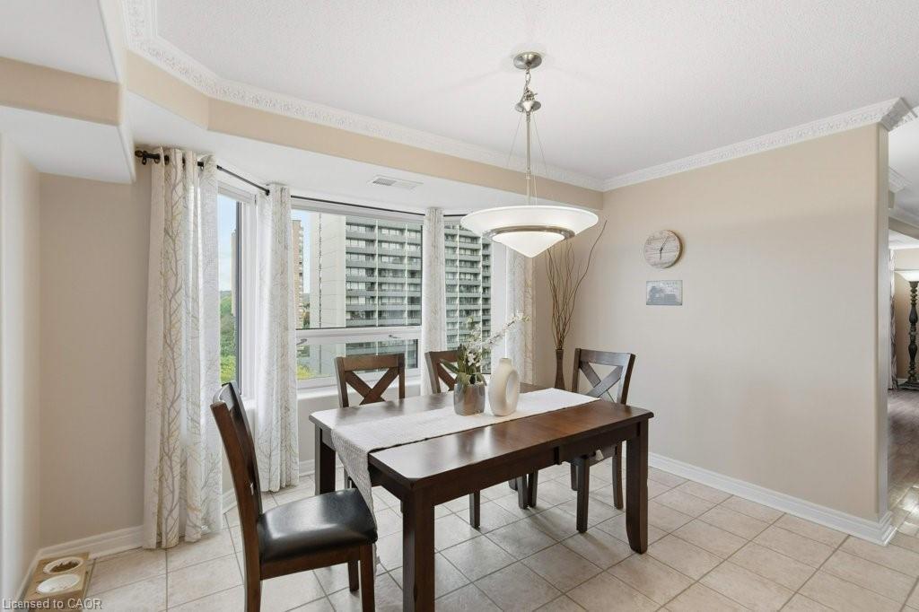 803-1272 Ontario Street, Burlington, ON - Indoor Photo Showing Dining Room