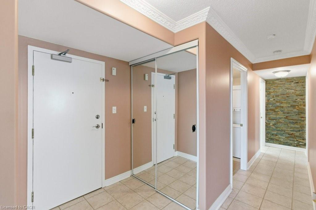 803-1272 Ontario Street, Burlington, ON - Indoor Photo Showing Other Room