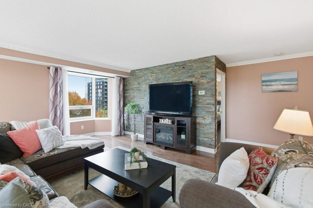 803-1272 Ontario Street, Burlington, ON - Indoor Photo Showing Living Room