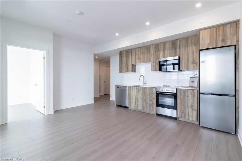 2810-25 Wellington Street S, Kitchener, ON - Indoor Photo Showing Kitchen With Stainless Steel Kitchen