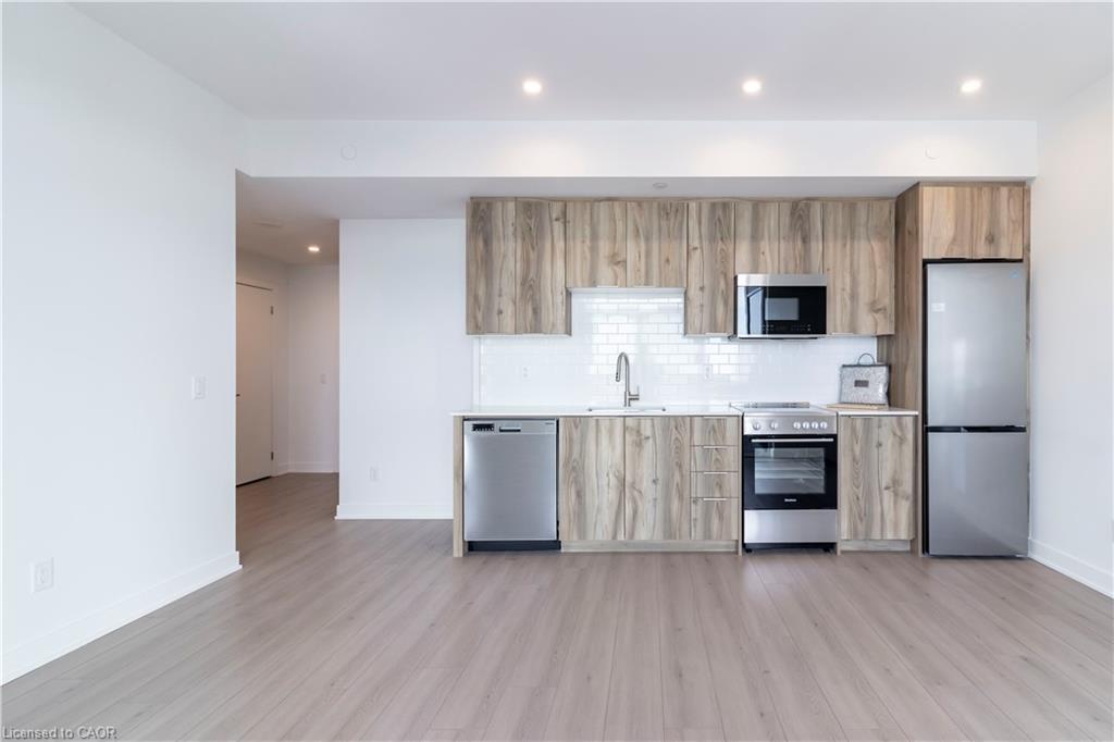 2810-25 Wellington Street S, Kitchener, ON - Indoor Photo Showing Kitchen With Stainless Steel Kitchen