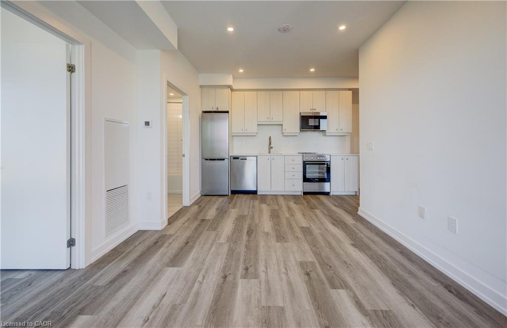 2302-15 Wellington Street S, Kitchener, ON - Indoor Photo Showing Kitchen