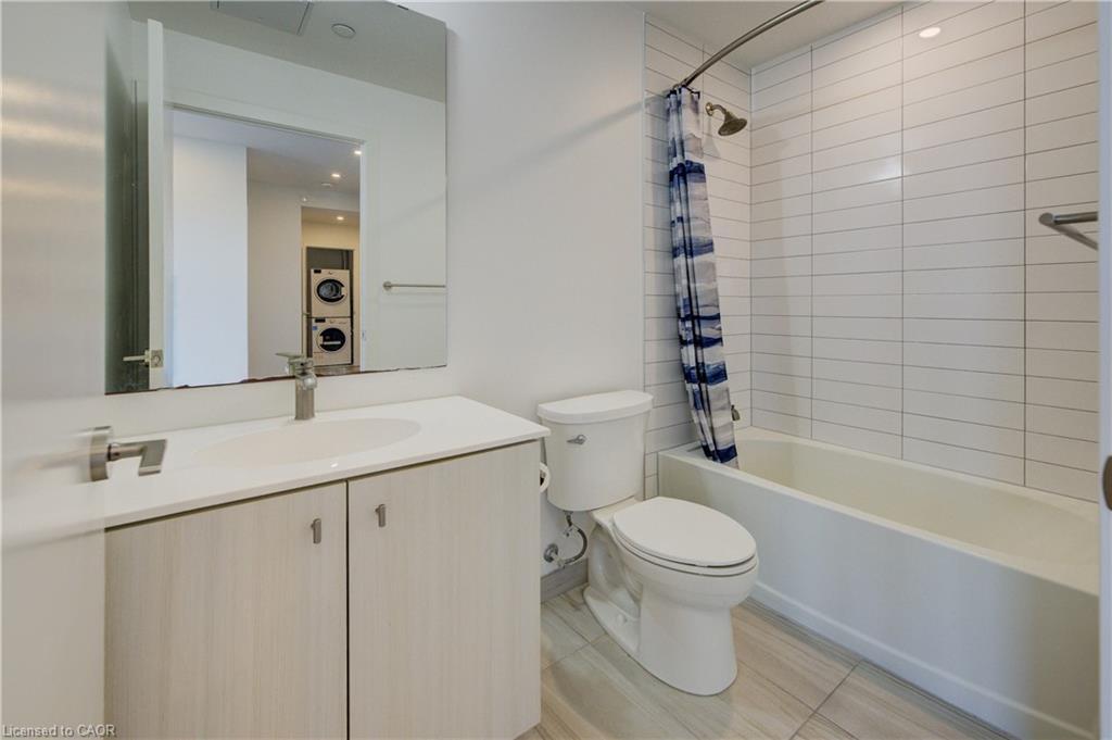 2302-15 Wellington Street S, Kitchener, ON - Indoor Photo Showing Bathroom