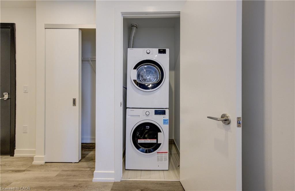 2302-15 Wellington Street S, Kitchener, ON - Indoor Photo Showing Laundry Room