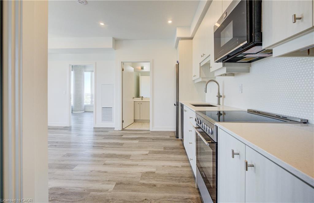 2302-15 Wellington Street S, Kitchener, ON - Indoor Photo Showing Kitchen With Upgraded Kitchen