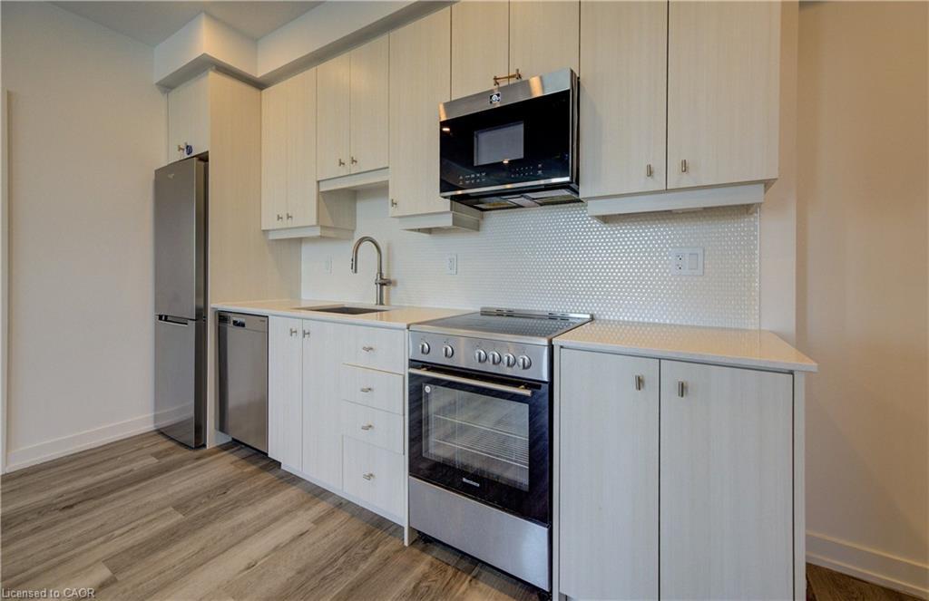 2302-15 Wellington Street S, Kitchener, ON - Indoor Photo Showing Kitchen