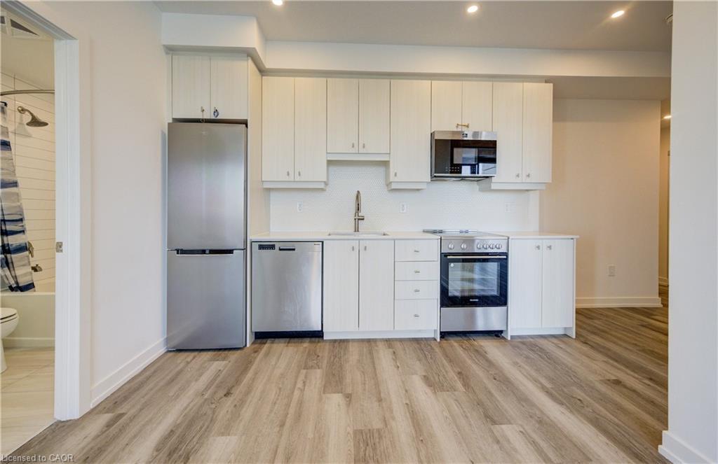 2302-15 Wellington Street S, Kitchener, ON - Indoor Photo Showing Kitchen