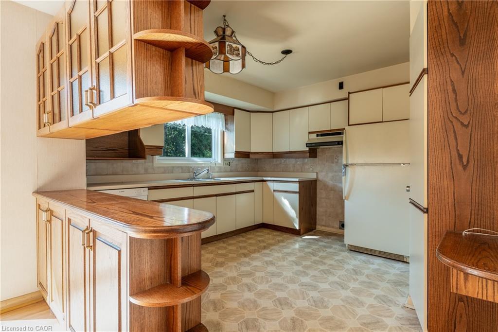 654 Hiawatha Boulevard, Ancaster, ON - Indoor Photo Showing Kitchen With Double Sink