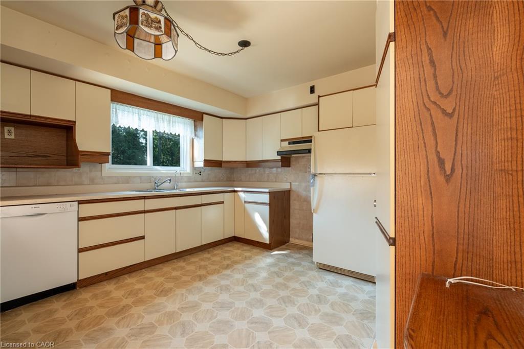 654 Hiawatha Boulevard, Ancaster, ON - Indoor Photo Showing Kitchen