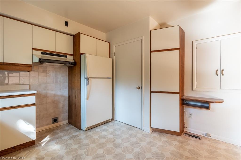 654 Hiawatha Boulevard, Ancaster, ON - Indoor Photo Showing Kitchen