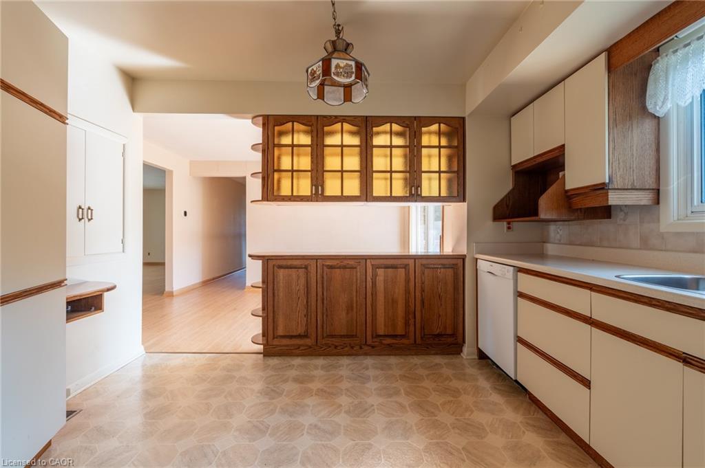 654 Hiawatha Boulevard, Ancaster, ON - Indoor Photo Showing Kitchen